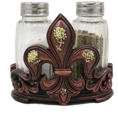 China Rustic Western Polyresin Flower Figurine Display Holder Tuscany Fleur De Lis Crown With Golden Rustic Salt And Pepper Shaker Viable for sale