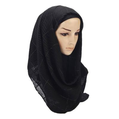 China New cotton pleated women's cotton cotton and canvas scarves are hot sellers the main monochrome muslim cotton canvas scarves pleated shawls for sale