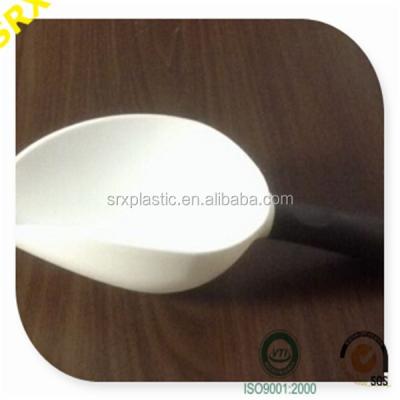 China New Viable White And Black Ice Maker Scoop, Make Plastic Scoop For Party Bar Buffet Pet Food Containing Tools, OEM Plastic Ice Scoop Maker for sale