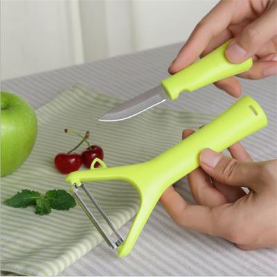 China Viable Creative Kitchen Tools 2 in 1 Knife-Peeper Set Fruit Knife Custom Unique Vegetable Slicer Set Universal for sale