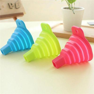 China Collapsible Kitchen Funnel Collapsible Heat Resistant Oil Sustainable Water Liquid Silicone Cooking for sale