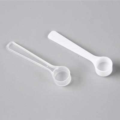 China 0.7g 1.5ml powder spoon/disposable plastic scoop, milk powder plastic spoon, plastic powder measuring cup for sale