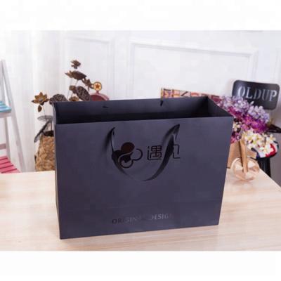 China Recyclable Luxury Black WZD3-2 Foil Stamping Card Printing Logo Printing Paper Bags Stock Black Clothing Shopping Paper Bags With Handles for sale