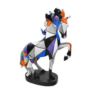 China Custom Europe Style Interior Ornaments Vivid Animal Figurines Horse Statue for sale