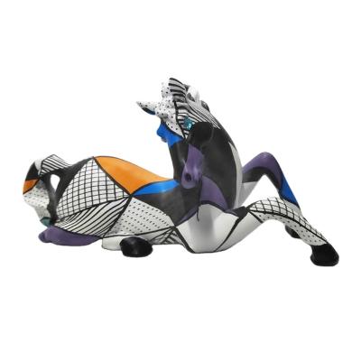 China Europe 2021 New Design Resin Horse Art Realistic Lying Horse Statue Decor Statue for sale