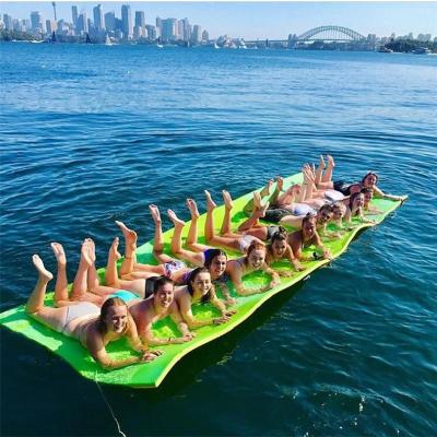 China Swimming Pool Covering Holiday Durable Waterfront Protection Water Entertainment Bed Float Float Board for sale