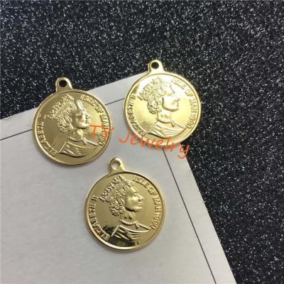 China High Quality Cute Gold Plating Locket Elizabeth Queen Coin Pendant For Jewelry Making for sale