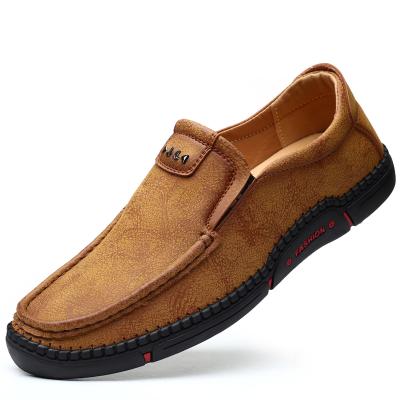 China Insulative Mens Leather Casual Shoes Fashion Sneakers Mens Handmade Loafers Loafers Breathable Slip On Boat Shoes for sale