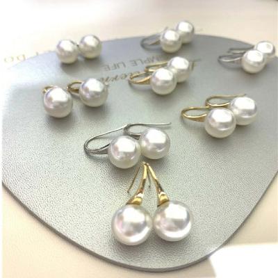 China CLASSIC natural white pearl earrings are basically flawless, fashion jewelry for everyday wear, a gift for girls, shiny skin for sale