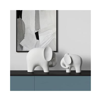 China Europe Top Selling Elephant Ornaments Resin Cute Gift Home Decoration Home Crafts for sale