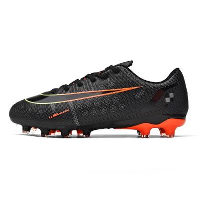 China Popular Rubber Top Anti Slip Black Spike Football Shoes Wear Resistant Black for sale