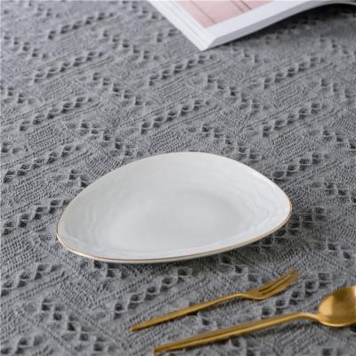 China Sustainable Graceful Triangle Shape Cheap Price Gold Line Printed White Pizza Serving Plates With Gold Rim for sale