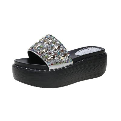 China 2021 New Style Trend Fashion Ladies Sequins Platform Wedge Slippers Women Rubber Outdoor Slides Slippers for sale