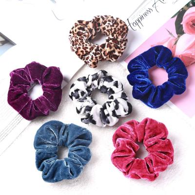 China Custom fashion OEM velvet ponytail holder hair scrunchies women scrunchies for decoration for sale