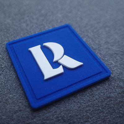 China Het siliconekenteken van douane Rubberlogo patches voor kledingstuk Te koop