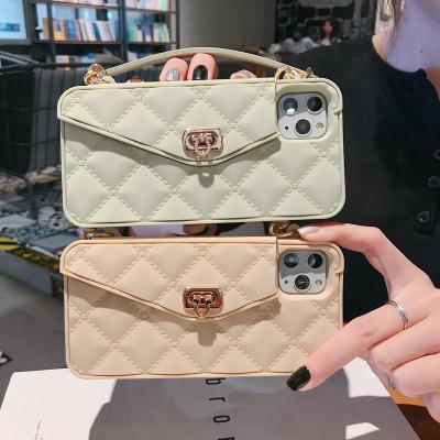 China Luxury Pretty Drop Protection Case Bag Design Cover For Women Luxury Elegant Pearl Long Cross Body Chain Case For Huawei for sale