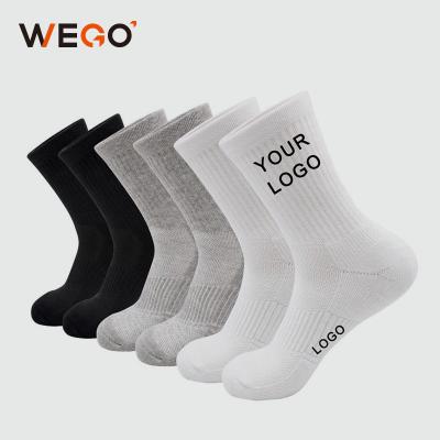 China Free Sample Wholesale High Quality Custom Logo Outdoor Sports Cotton White Breathable Socks Men's Socks for sale