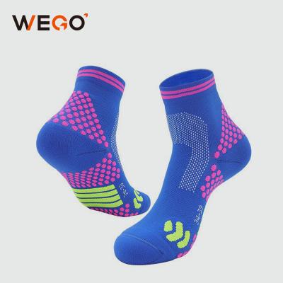 China Breathable OEM Custom Knit Logo Mens Athletics Elite Sport Running Socks for sale