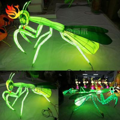 China Customized Outdoor Waterproof Environment Friendly Mantodea Mantis Wire Iron Decor In Zoo Silk Animal Theme Park Garden Lantern Festival Sculpture Lamp for sale