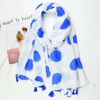 China 2019 high quality wholesale cotton twill tudung bawal scarf silver foil pink and blue tassel woman print dot muslim head scarf for sale