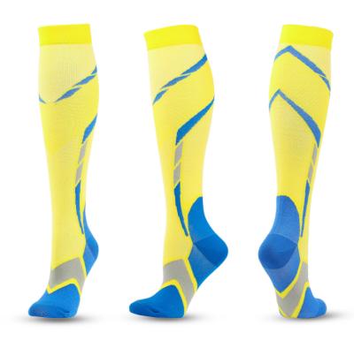 China Custom Made Athletic Men's High Knee Compression Sports Socks Fancy Running Compression Socks for sale