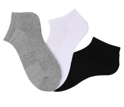 China Design Crew White Color Mens Cotton Breathable Sports Socks Factory OEM 100% Knit Logo Sport Socks Custom Made For Man for sale