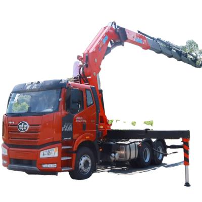 China TRUCK CRANE FAW 8x4 truck crane 25 ton hydraulic cargo truck knuckle-boom lifting truck mounted crane high quality GOOD PRICE for sale