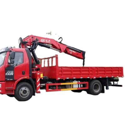 China TRUCK CRANE New Product 6.3 ton 7 ton 8 ton 10 ton mini truck 4x2 diesel engine light cargo truck crane with brick clamping fixture for sale