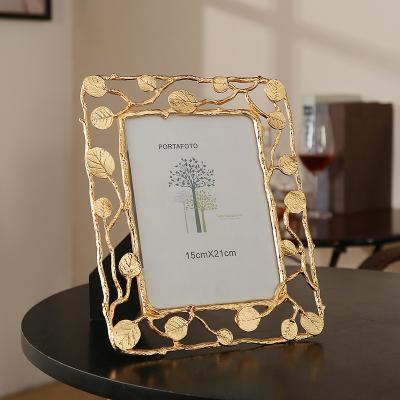 China Retro European Classic Light Luxury Gold Foil Photo Frame Metal Style Gold Foil Photo Frame Wedding Decoration Table Set for sale