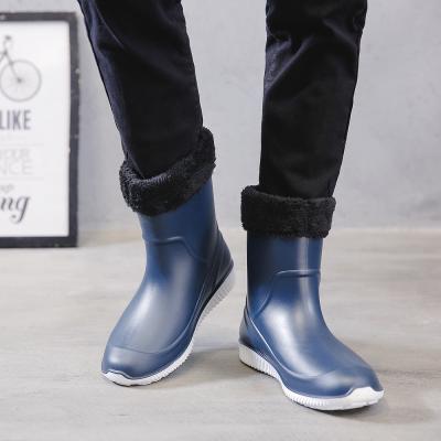 China Fashion High Quality Lightweight Male Garden Shoes Winter Soft Rubber Durable Snow Boots That Keep Warm For Men for sale