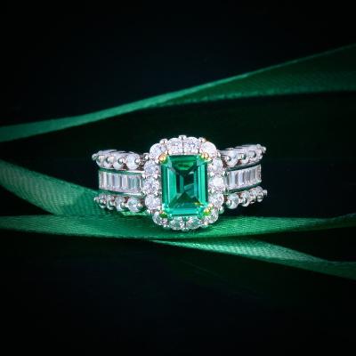 China CLASSIC Elegant Square Emerald Rings For Women Fashion Silver Color Inlaid With Green Zircon Wedding Ring Bridal Engagement Jewelry for sale