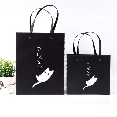 China Recyclable custom cardboard packaging retail gift shopping paper bags with cotton rope processing. for sale