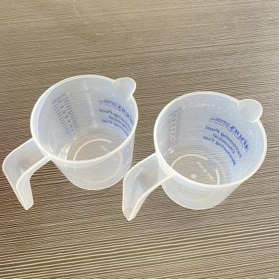 China Viable plastic manufacturers direct measuring cups for sale