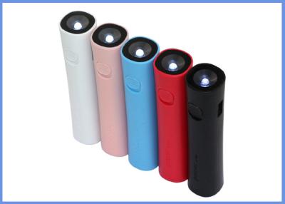 Chine Banque mobile mince rechargeable 2600mAh de puissance de cylindre avec la torche de LED à vendre