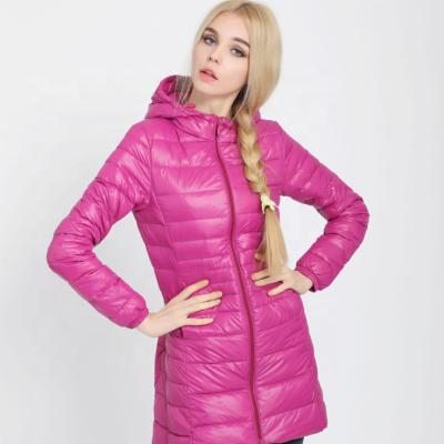 中国 Coat women winter down feather jacket women Light Jacket with hood down jacket 販売のため