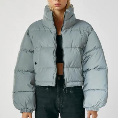 中国 Winter wear warm reflective cropped women winter puffer jacket short padded jacket 販売のため