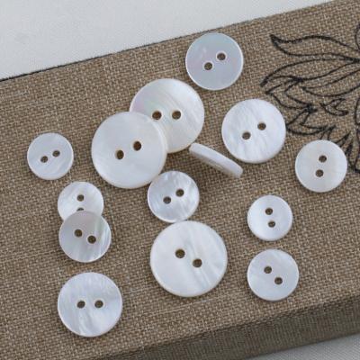 China Wholesale white mother of pearl dry cleaning shirt with natural varnish rivershell pearl button for sale