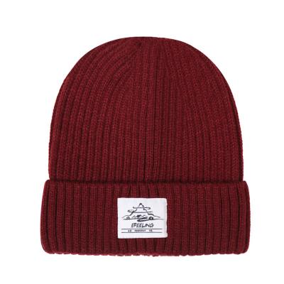 中国 Hot sale wholesale beanies red color custom woven label beanie mens beanies 販売のため