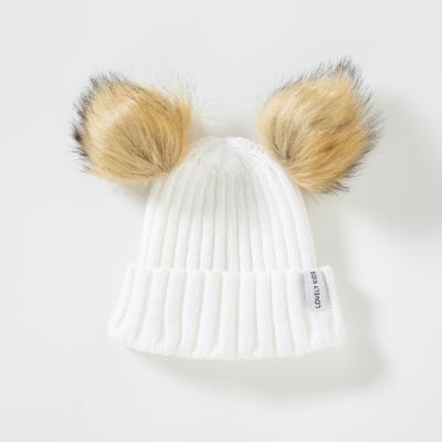 中国 Trendy Warm Pompom White Beanie Hat Customized Ribbed knit Baby Beanie 販売のため