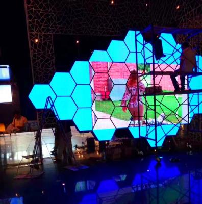 China Indoor Retail Advertising P3 576*576mm Hexagon Shape Led Billboard For Shopping Mall for sale