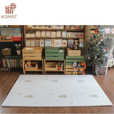 China Winter Christmas Tree Washable Design EVA Interlocking Play Mats For Baby for sale