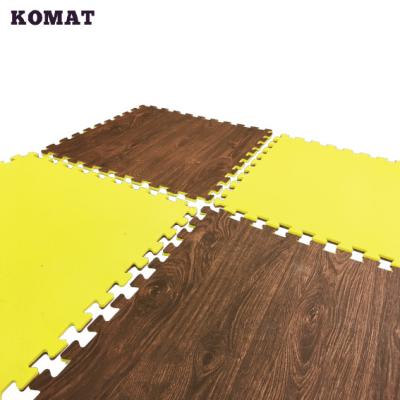 China Komat Printing Anti Slip Foot Cushion Waterproof Stylish Wooden Outdoor Mat for sale