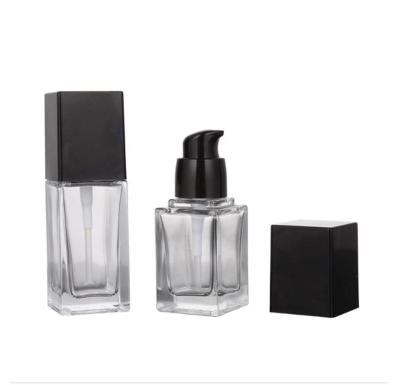 China Cosmetic Empty Liquid Refillable Bottle Square Container Square Base Clear Glass Bottle for sale