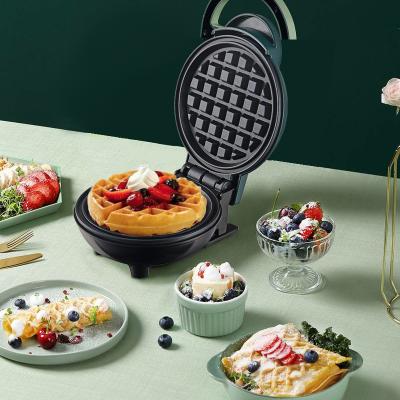 China Outdoor Hot Selling Egg Bubble Waffle Pan Maker Fresh Touch Bubble Waffle Egg Waffle Maker New Products for sale