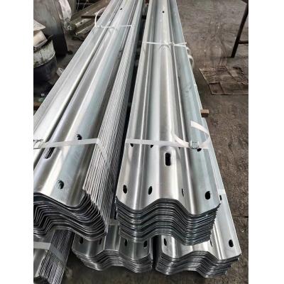 China Traditional Galvanized Corrugated Road Safety Guardrail Dipped Galvanized Steel Road Guard for sale