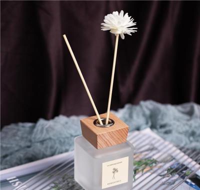 China Sustainable DK 2023 Wholesale Frosted Fire Aromatherapy Reed Diffuser Square Dried Glass Free Liquid Flower for sale