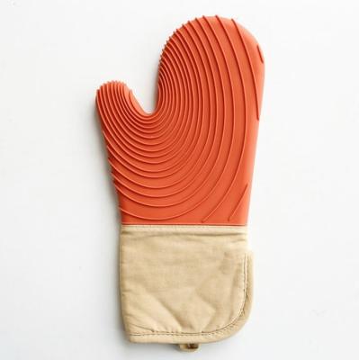 China Modern Silicone Baking Mitts For Heat Insulation Oven With Thickened Hot Foil Cover for sale