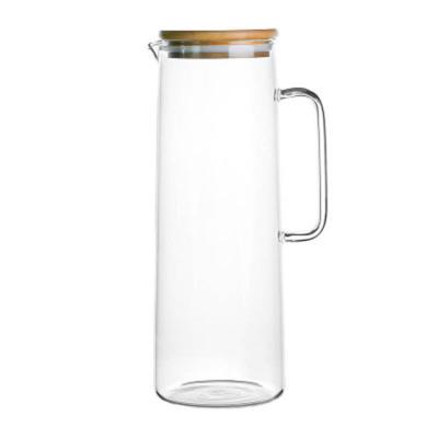 China Sustainable High borosilicate glass cold water bottle belt 1500ml large capacity glass cold water bottle With bamboo cover for sale