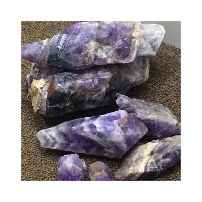 China Raw Africa Wholesale Wolf Teeth Shape Stone Crystas Gravel Dog Tooth Amethyst Macadam for sale