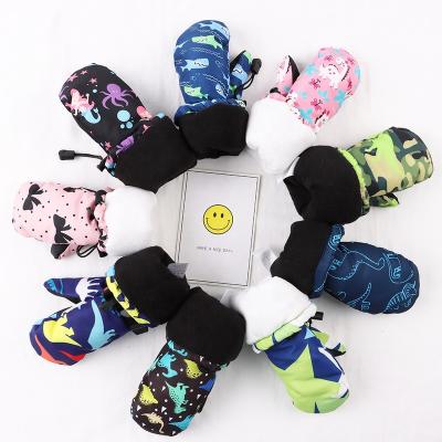 China Winter Cartoon Kids Gloves Waterproof Windproof Ski Gloves for Outdoor Activity for sale